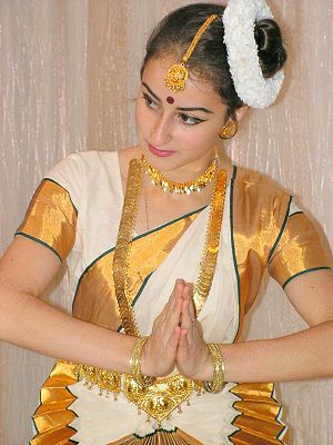 English: A Keralite Dancer in Sari( Mohini Att...